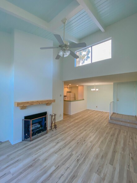Building Photo - 4900 Overland Ave