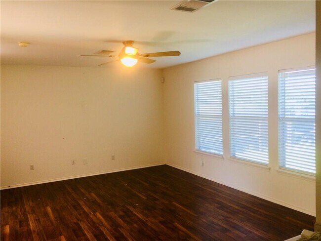 Building Photo - 826 Palitine Ln