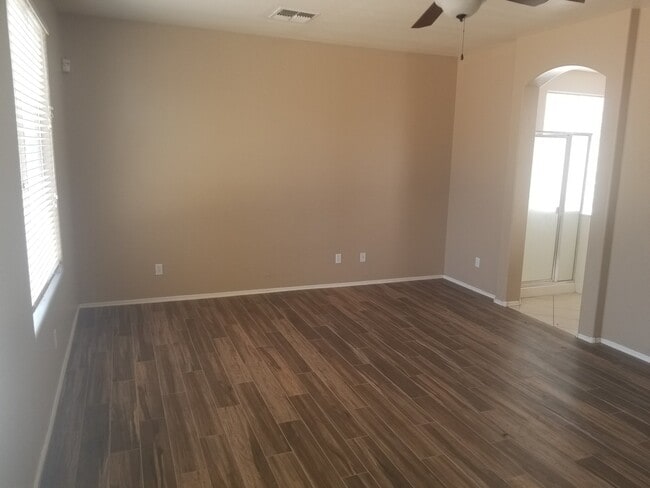 Building Photo - Beautiful spacious 3 b 2 bth 1834 sq ft home