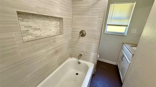 Building Photo - 1314 N Combee Rd