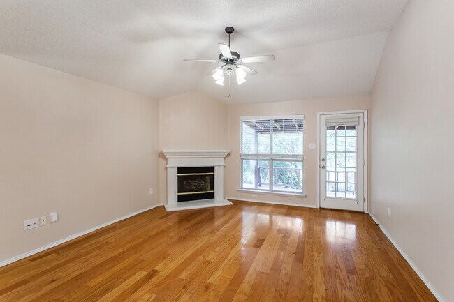 Building Photo - 366 Dalhart Dr