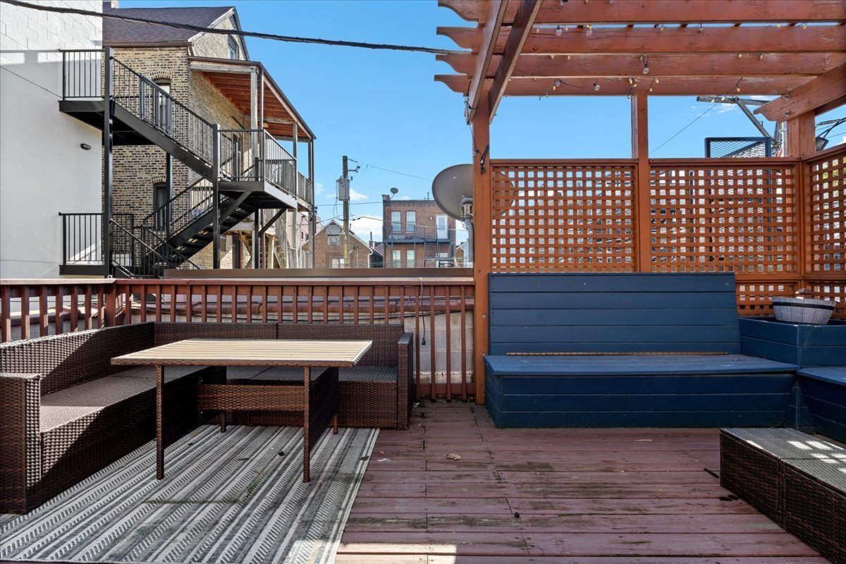 Building Photo - 1018 N Hermitage Ave