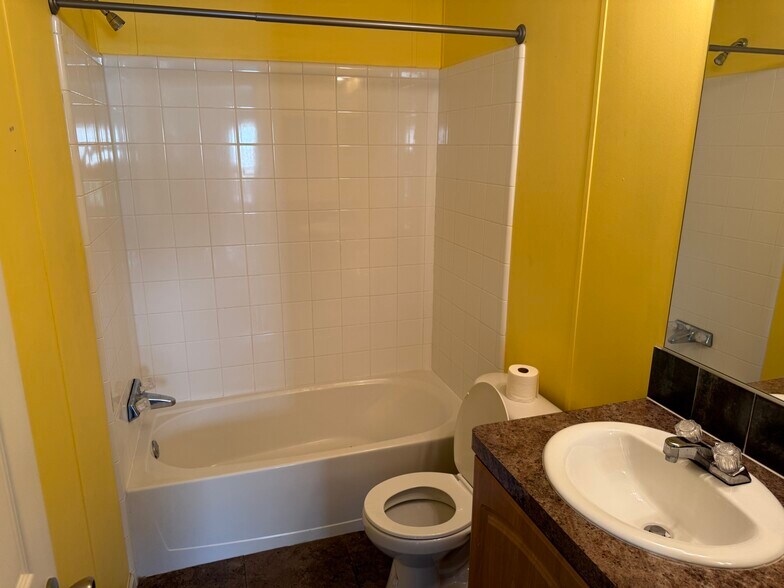 Building Photo - 128 Park Blvd