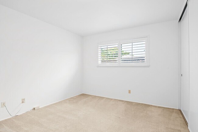 Building Photo - Spacious 4-bedroom, 2-bathroom home in coveted University City