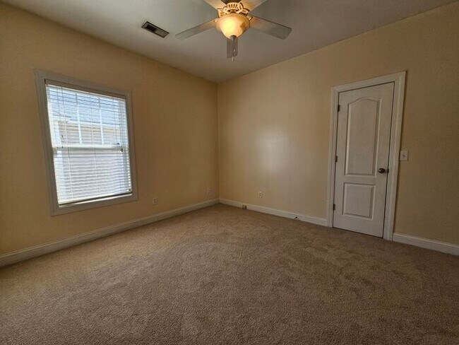 Building Photo - Charming Bungalow at Historic Seminary Ridge