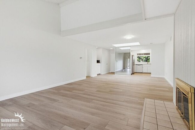 Building Photo - Charming 2Bdm 2Ba Condo with Scenic Views in Lake San Marcos!