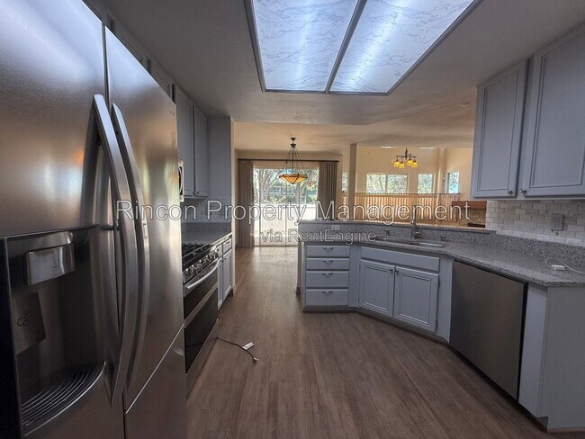 Building Photo - 325 Blue Dolphin Dr