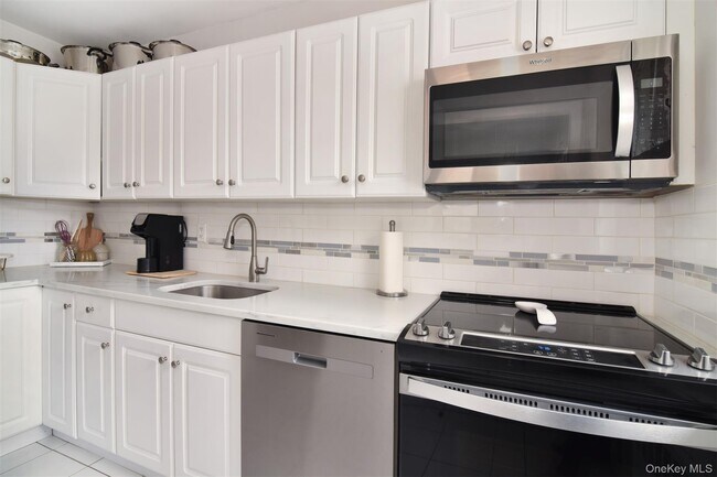 Building Photo - 140 N Broadway