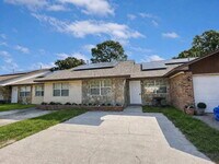 Building Photo - "Charming 2-Bedroom Townhouse with 2 Full Baths on Wellington Road!"