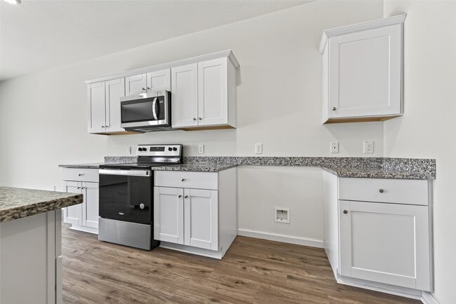 Building Photo - 654 Amesbury Rd