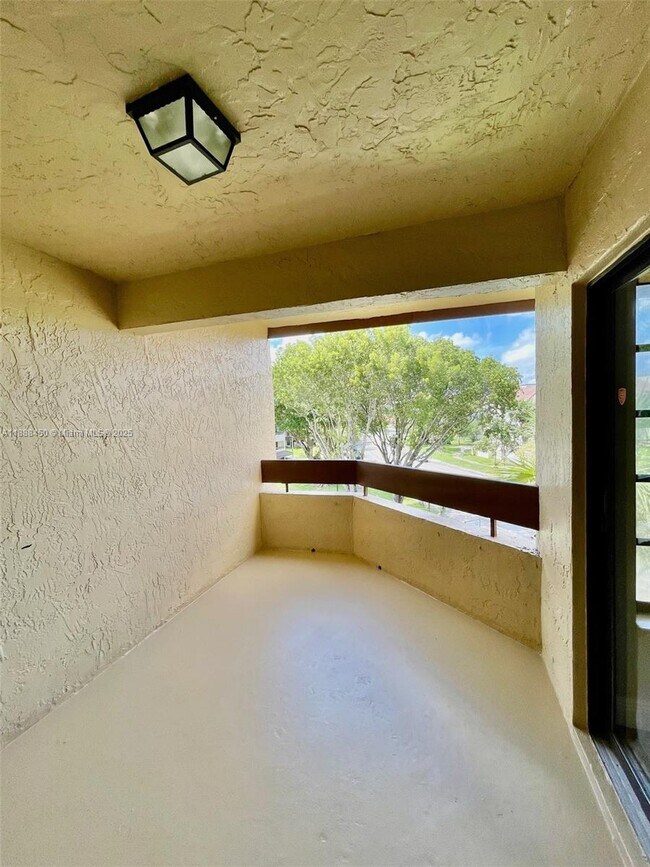 Building Photo - 9015 SW 125th Ave