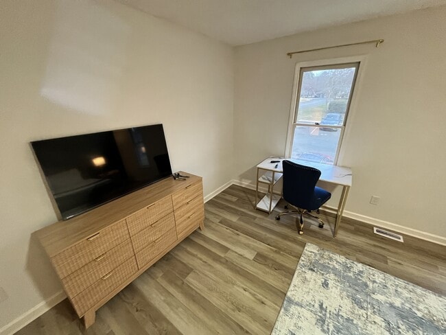 Building Photo - 77 Forest Oaks Dr