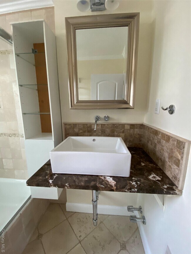 Building Photo - 905 Palmer Ave