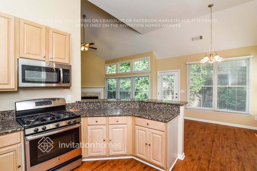 Building Photo - 135 Springlaurel Ct