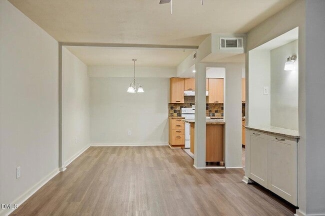 Building Photo - 7124 Longstreet Dr