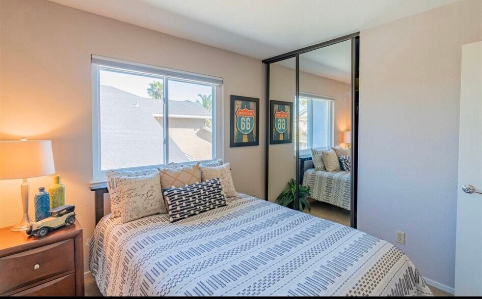 Building Photo - 2271 Biscay Ct