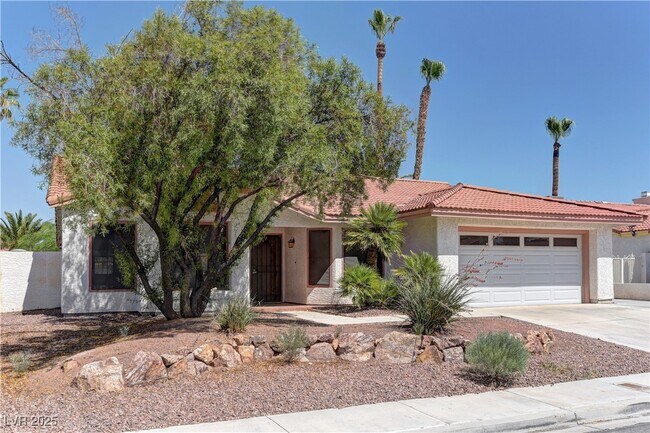 Primary Photo - 3024 Nutwood St