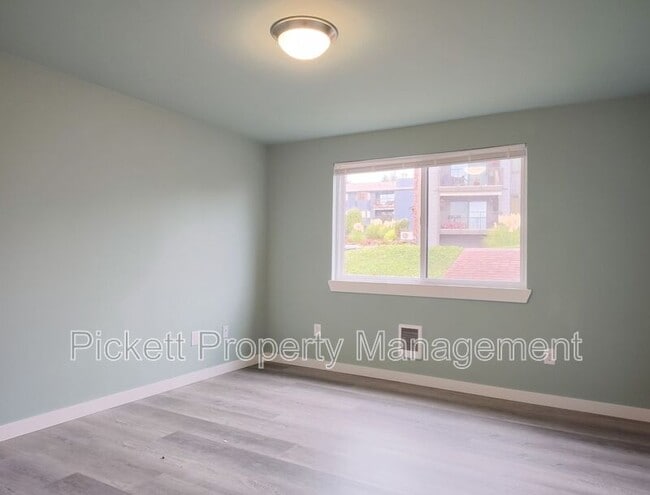 Building Photo - 3340 Narrows View Ln NE