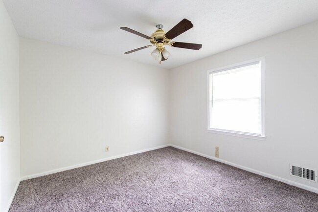 Building Photo - 3BR/1BA Home For Rent in Willow Creek Subdivision