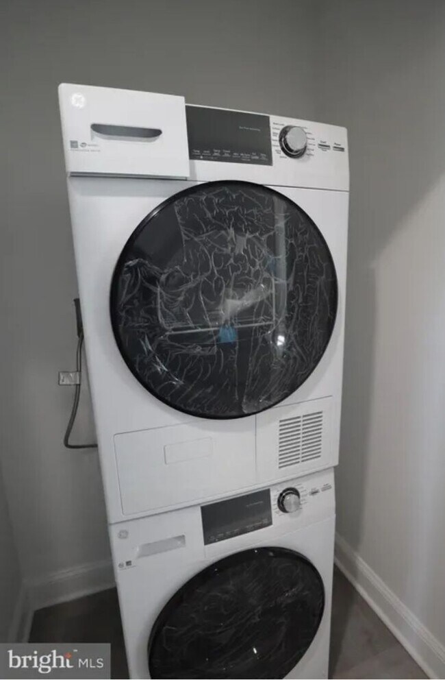 Building Photo - 1908 W Diamond St