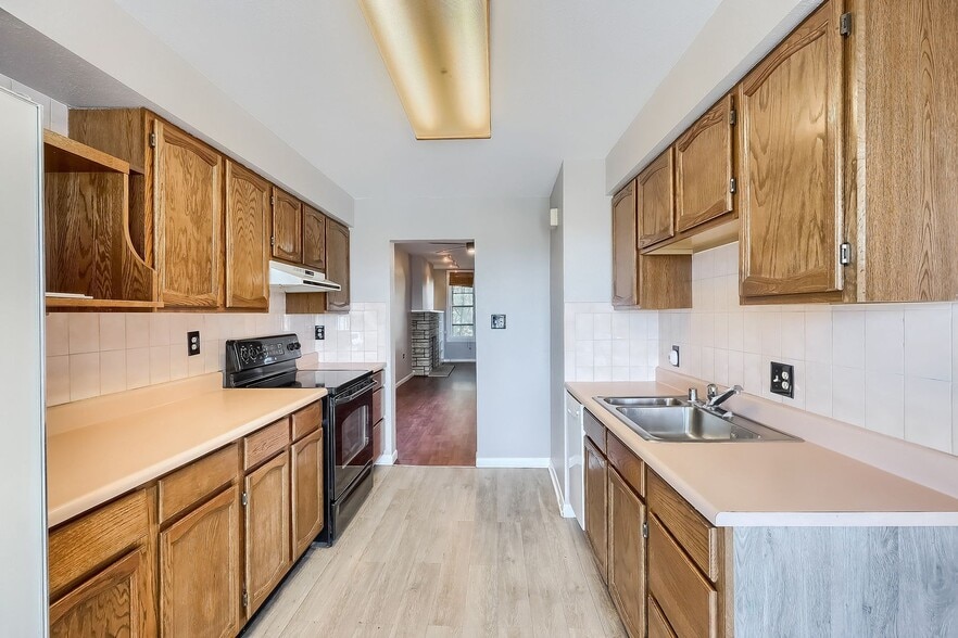 Building Photo - 2136 W 28th Ave