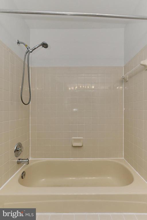 Building Photo - 4021 Lake Glen Rd