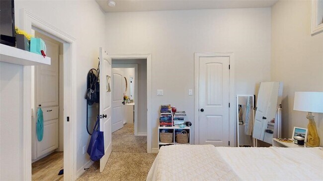 Building Photo - 105 Luther St