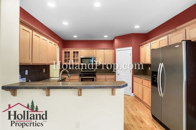 Building Photo - Must See, Beautiful 4 bedroom home in Hillsboro