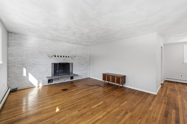 Building Photo - 43 Little John Dr