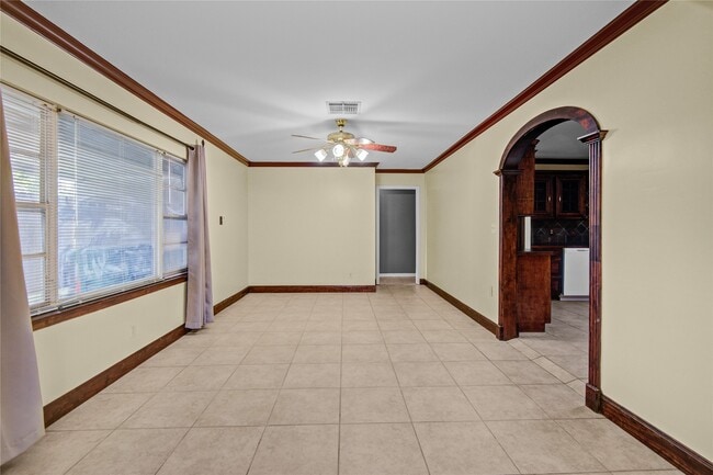 Building Photo - 8565 Ridgepoint Dr