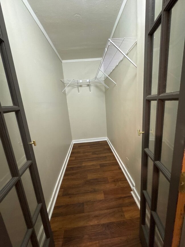 Building Photo - Classic charm meets modern comfort in this updated Madison cottage with a large backyard and conv...
