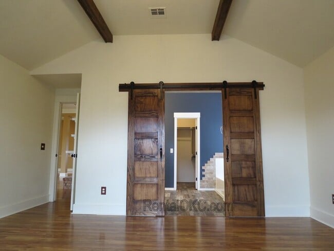 Building Photo - East side Moore 3 Bed 2 Bath no carpets