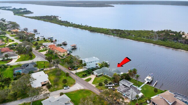 Building Photo - Riverfront Home in Ormond Beachside!