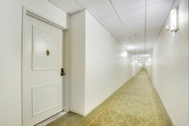 Building Photo - 3800 Washington Rd