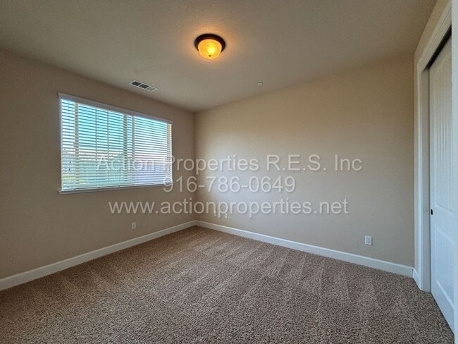 Building Photo - Gated Penryn Patio 2 Story Home, 3 Bedroom...
