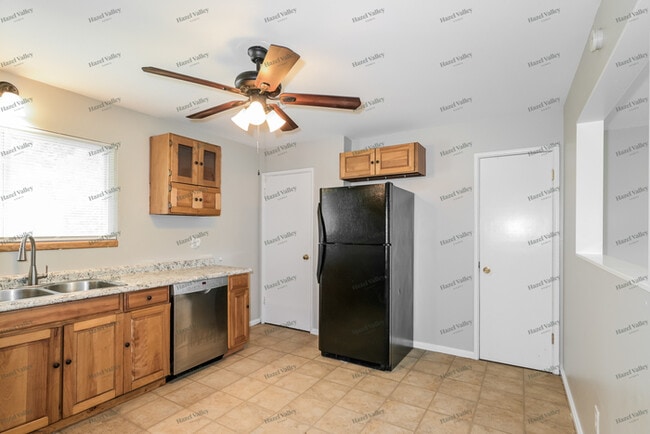 Building Photo - 2280 Pheasant Dr