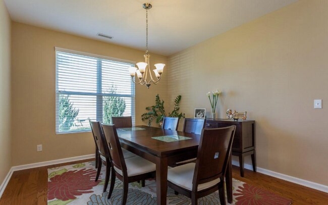 Building Photo - Gorgeous 4 bedroom home in Durham minutes from shopping and entertainment!