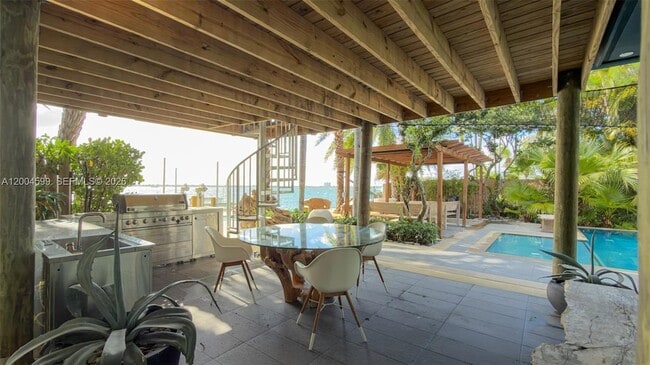 Building Photo - 2440 N Shore Terrace