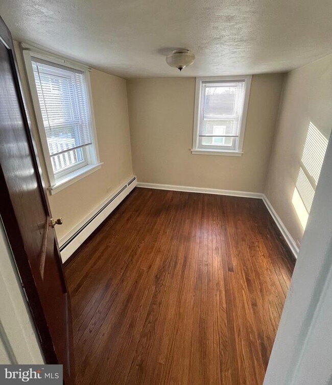 Building Photo - 18 Mercer Ave