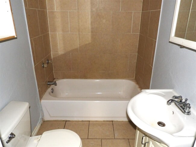 Building Photo - 2906 NW 19th St