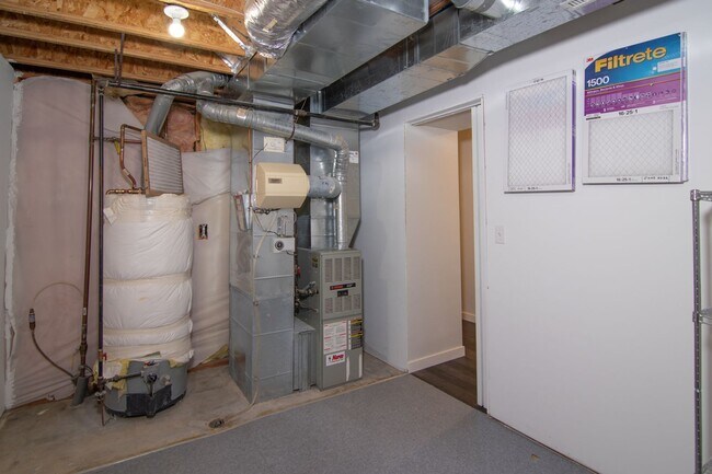 Building Photo - **Coming Soon** 3 Bed 2 Bath fully updated home adjacent to park & shopping