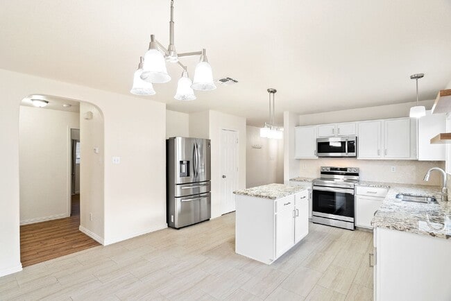 Building Photo - 911 Rustic Cactus