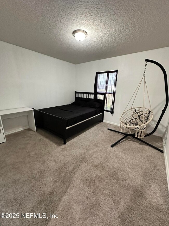 Building Photo - 450 River Hl Dr