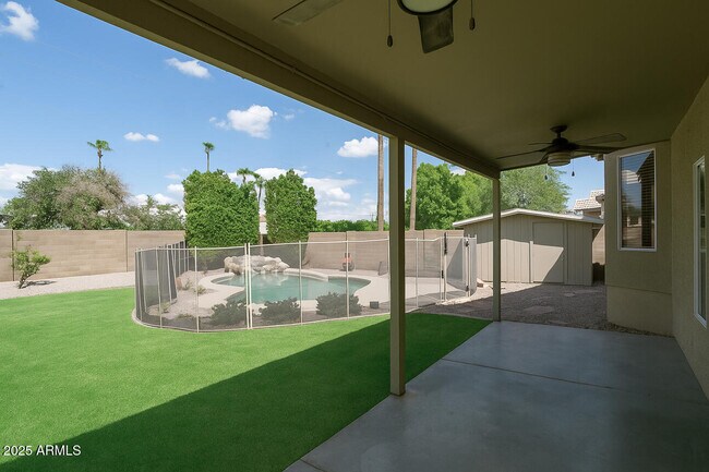 Building Photo - 2550 E Taro Ln