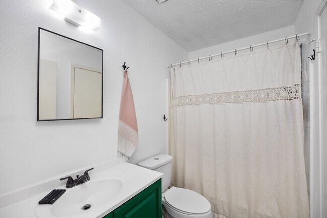 Building Photo - 9306 Crescent Moon Dr