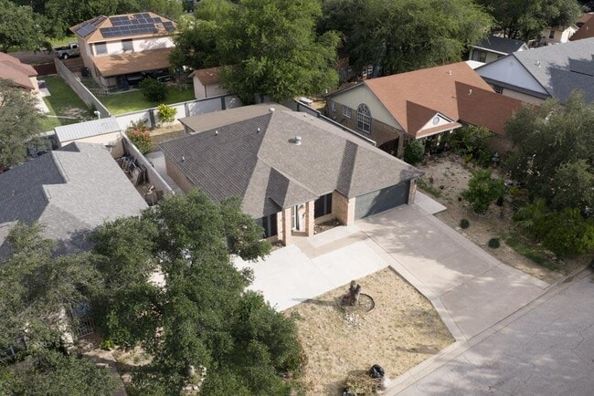 Building Photo - 1425 Longhorn Dr