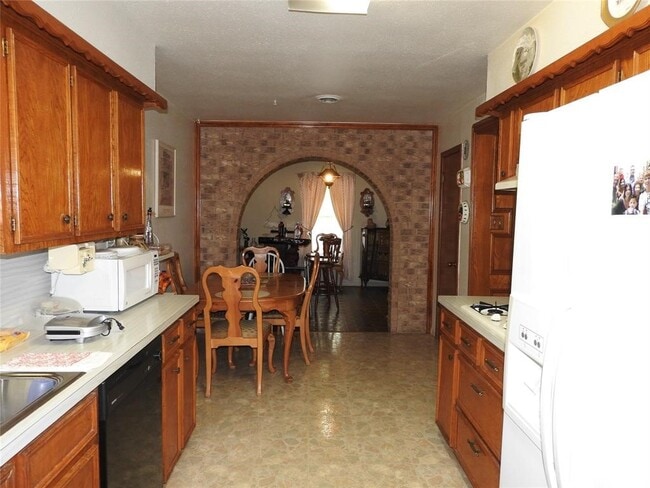 Building Photo - 21547 Binford Rd