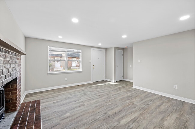Building Photo - 20 E Monument Ave