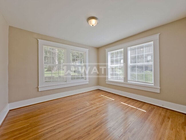 Building Photo - 3 Bedroom House in Eastlake Community