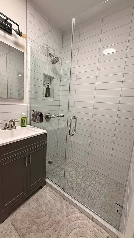 Building Photo - "Charming 1-Bedroom Furnished Apartment with Hardwood Floors in Queens – 750 Sq Ft of Comfort!"